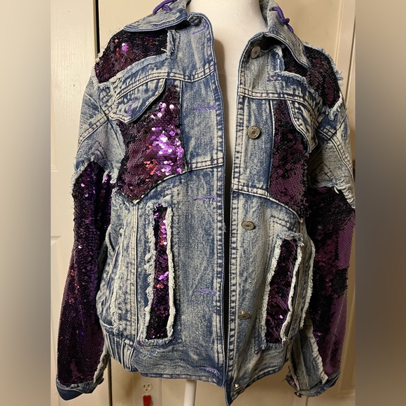 Distressed And sequined Jean Jacket Size Large oversized and lined - Picture 2 of 7
